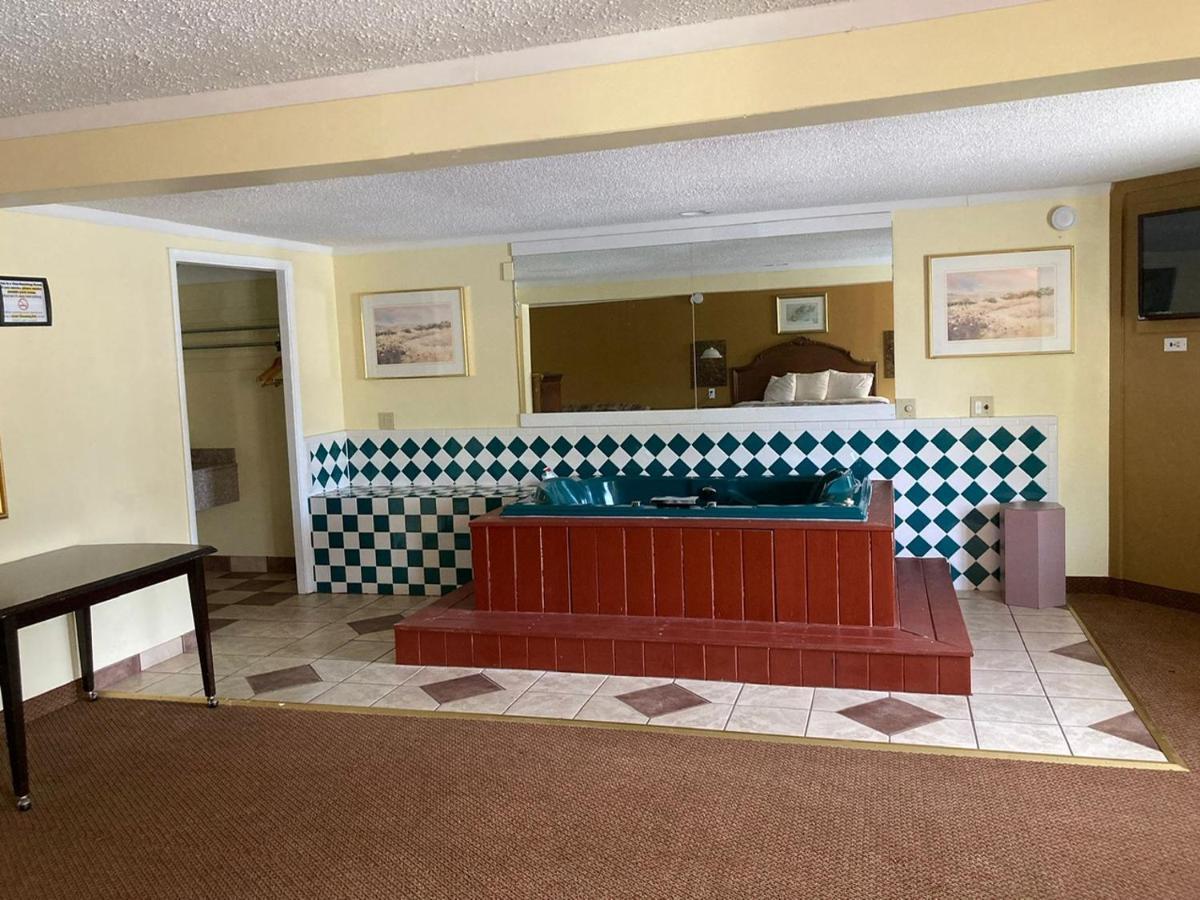Rodeway Inn & Suites Saginaw Dış mekan fotoğraf
