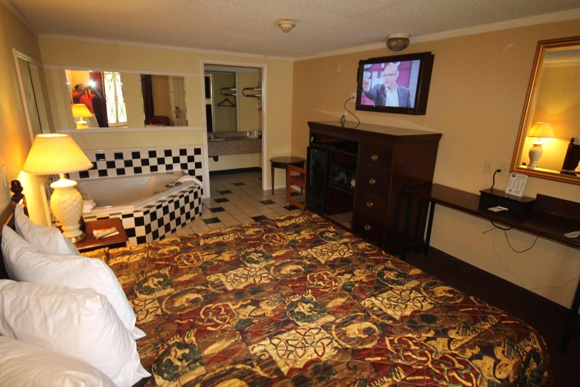 Rodeway Inn & Suites Saginaw Dış mekan fotoğraf