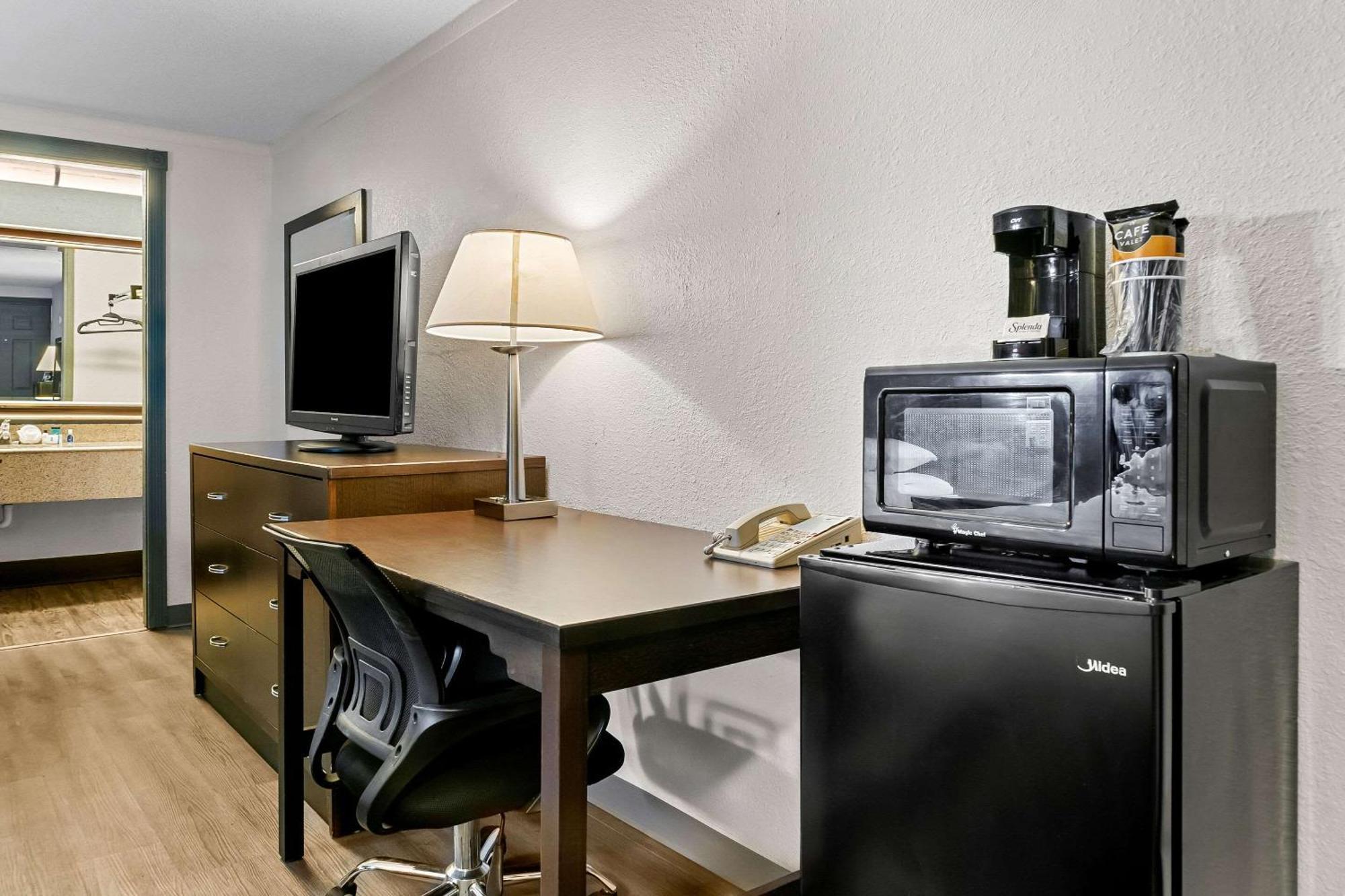 Rodeway Inn & Suites Saginaw Dış mekan fotoğraf